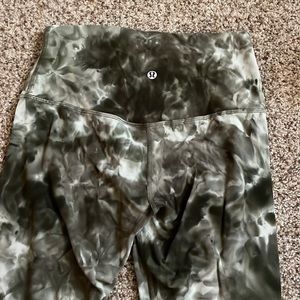 LULULEMON leggings.